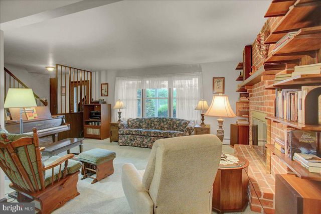 109 CAPITOL HILL RD, Dillsburg, PA 17019