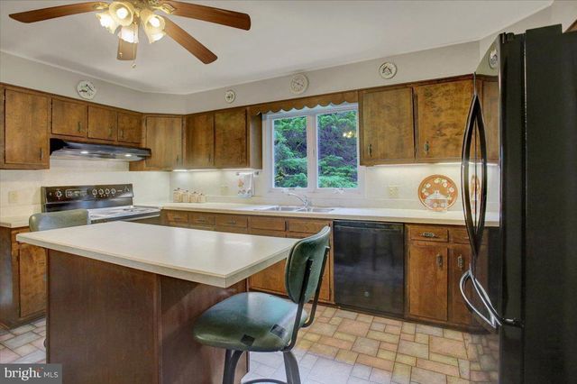 109 CAPITOL HILL RD, Dillsburg, PA 17019