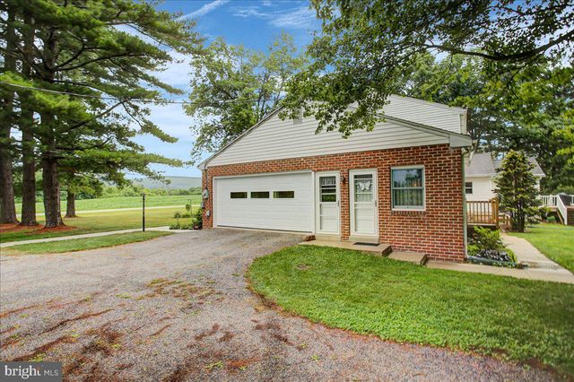 109 CAPITOL HILL RD, Dillsburg, PA 17019
