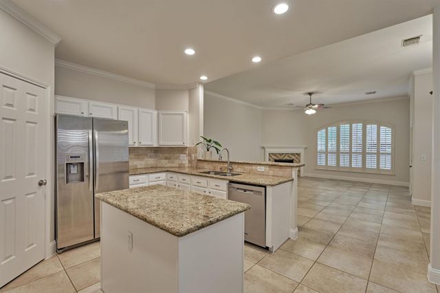 59 S Lace Arbor Drive, The Woodlands, TX 77382