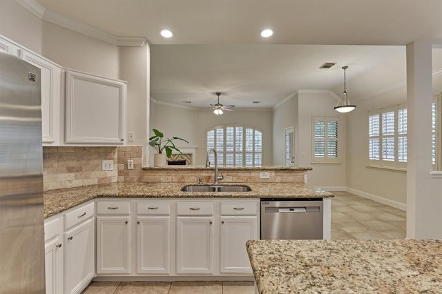 59 S Lace Arbor Drive, The Woodlands, TX 77382