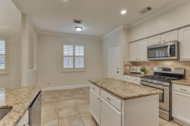59 S Lace Arbor Drive, The Woodlands, TX 77382