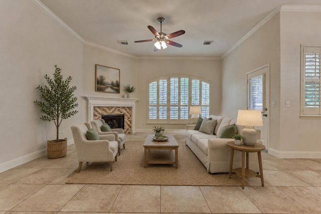 59 S Lace Arbor Drive, The Woodlands, TX 77382