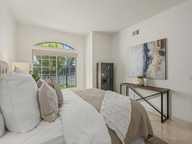 8635 Via Mallorca D, La Jolla, CA 92037