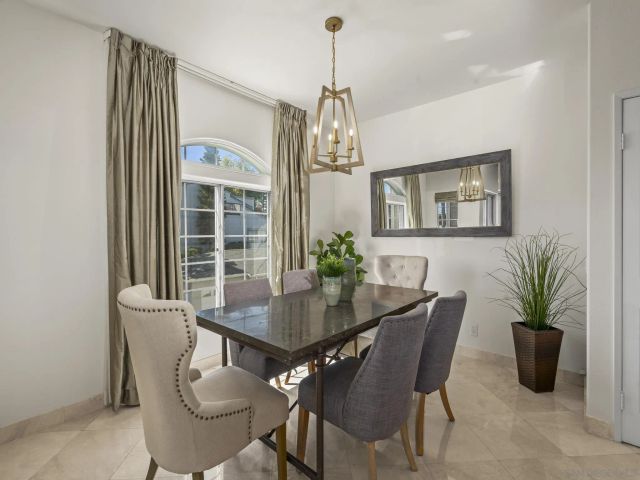 8635 Via Mallorca D, La Jolla, CA 92037