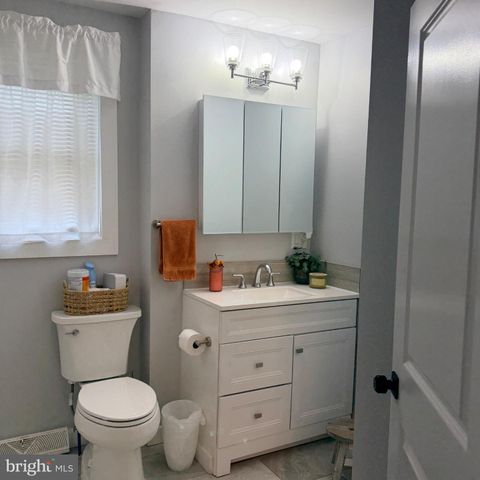 242 MORTON AVE, Paulsboro, NJ 08066
