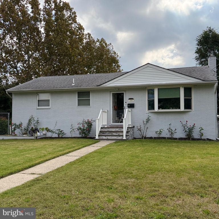 242 MORTON AVE, PAULSBORO, NJ 08066 — exterior