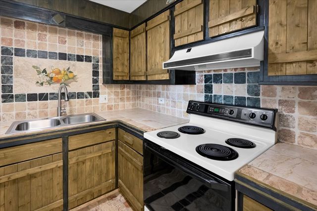 2333 N Neva Avenue 306C, Chicago, IL 60707