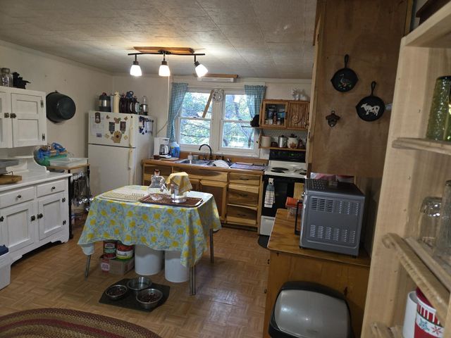 110 Cox Road, Irvine, KY 40336