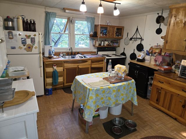 110 Cox Road, Irvine, KY 40336
