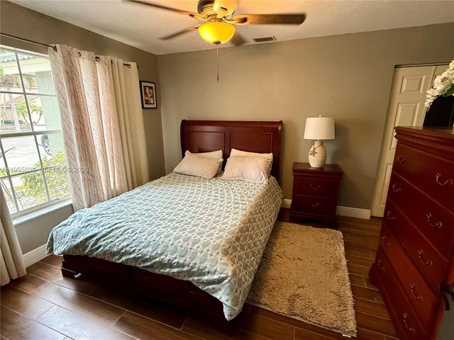 5528 Descartes Cir, Boynton Beach, FL 33472