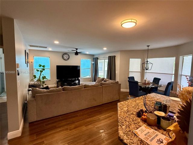 5528 Descartes Cir, Boynton Beach, FL 33472