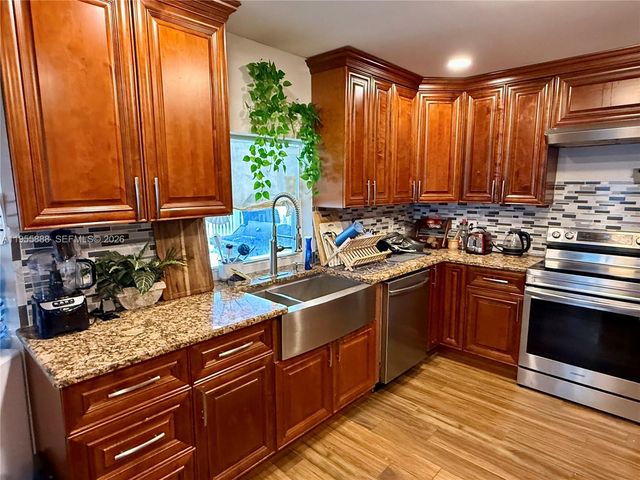 5528 Descartes Cir, Boynton Beach, FL 33472