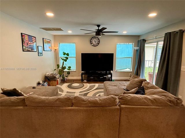 5528 Descartes Cir, Boynton Beach, FL 33472