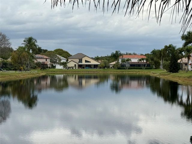 5528 Descartes Cir, Boynton Beach, FL 33472