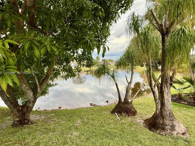 5528 Descartes Cir, Boynton Beach, FL 33472