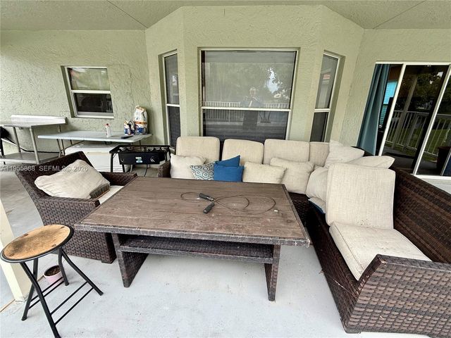 5528 Descartes Cir, Boynton Beach, FL 33472