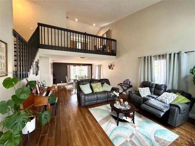 5528 Descartes Cir, Boynton Beach, FL 33472