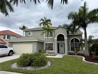 5528 Descartes Cir, Boynton Beach, FL 33472