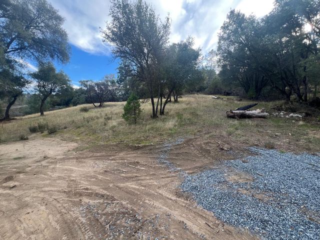 1 Hangtree Court, Oakhurst, CA 93644