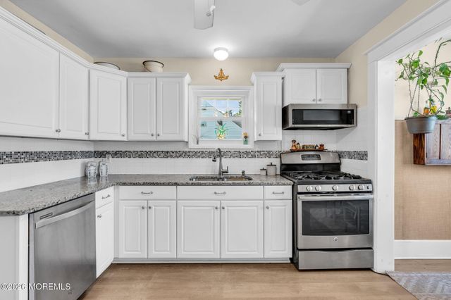 39 Highland Avenue, Leonardo, NJ 07737