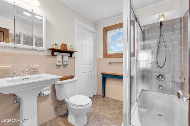 39 Highland Avenue, Leonardo, NJ 07737