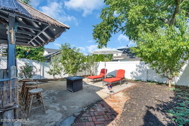 39 Highland Avenue, Leonardo, NJ 07737
