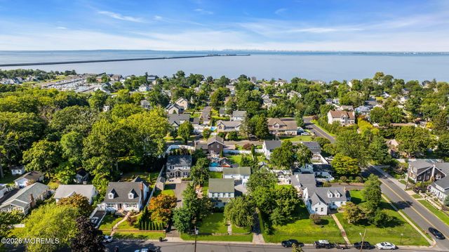 39 Highland Avenue, Leonardo, NJ 07737
