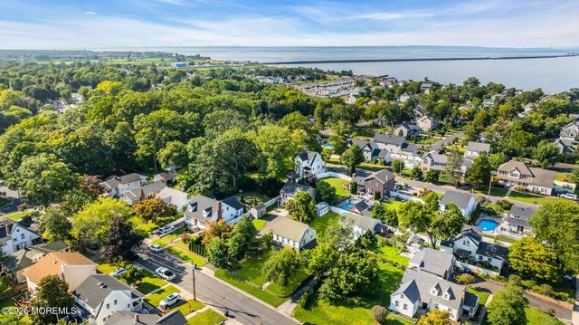 39 Highland Avenue, Leonardo, NJ 07737