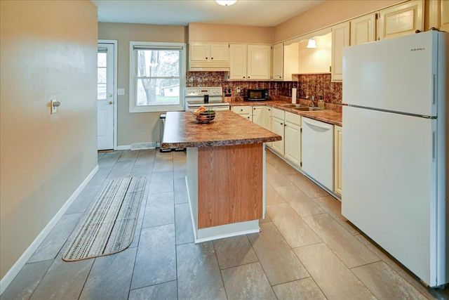 316 W Randolph Street, Stoughton, WI 53589