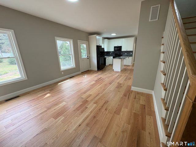 7 Pickney Avenue, Plainville, CT 06062