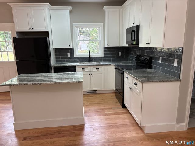 7 Pickney Avenue, Plainville, CT 06062