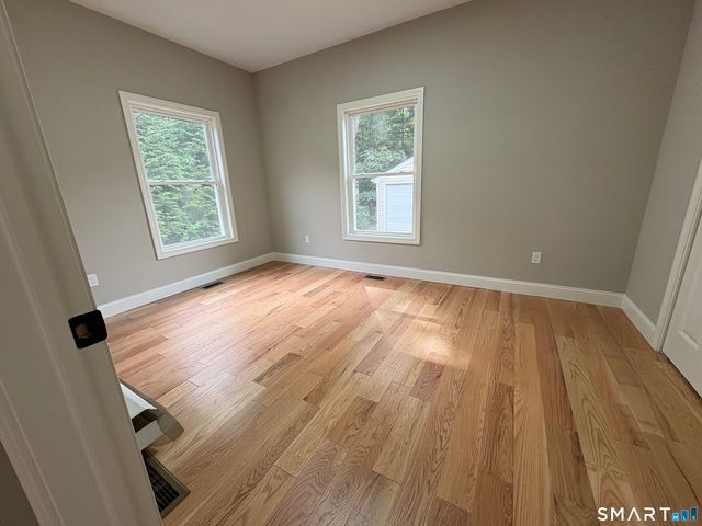 7 Pickney Avenue, Plainville, CT 06062