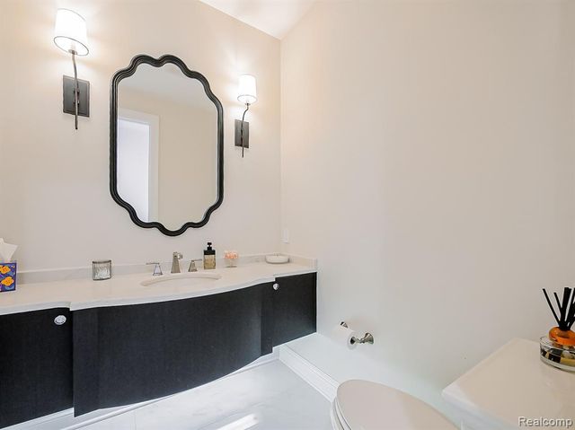 3586 Walnut Brook Drive, Rochester Hills, MI 48309