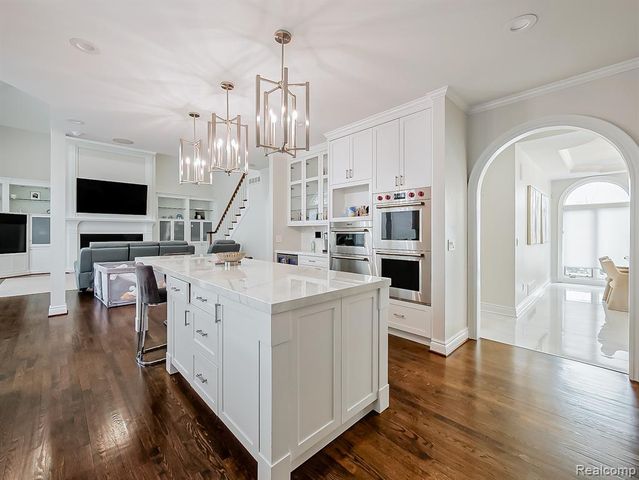3586 Walnut Brook Drive, Rochester Hills, MI 48309
