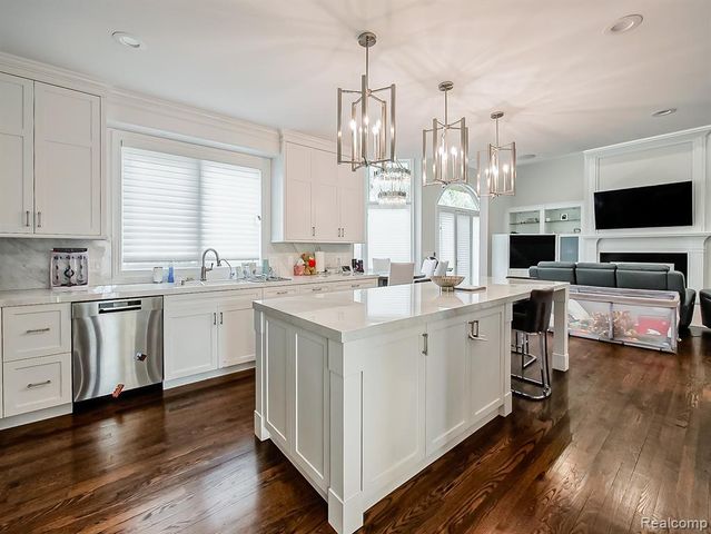 3586 Walnut Brook Drive, Rochester Hills, MI 48309