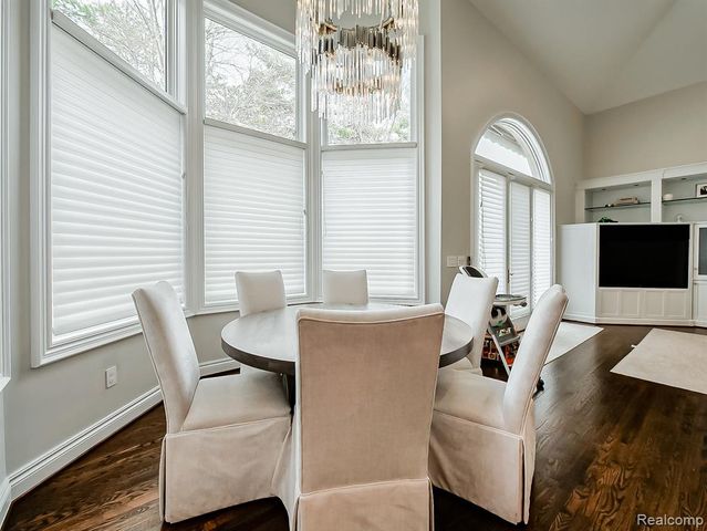 3586 Walnut Brook Drive, Rochester Hills, MI 48309
