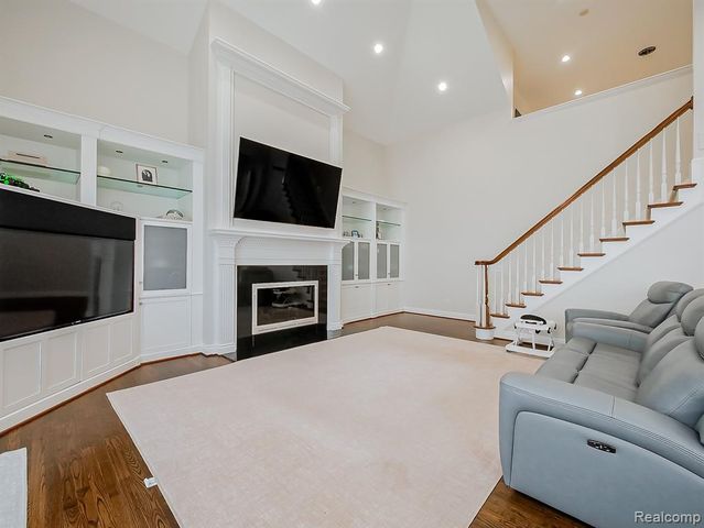 3586 Walnut Brook Drive, Rochester Hills, MI 48309
