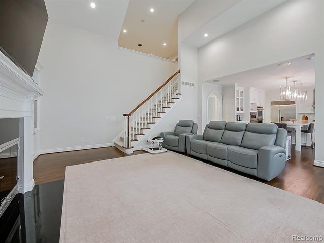 3586 Walnut Brook Drive, Rochester Hills, MI 48309