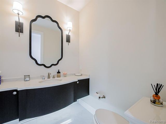 3586 Walnut Brook Drive, Rochester Hills, MI 48309