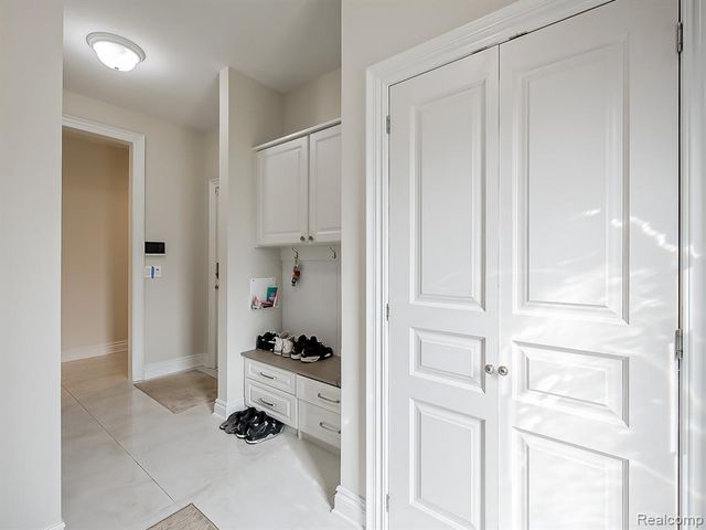 3586 Walnut Brook Drive, Rochester Hills, MI 48309
