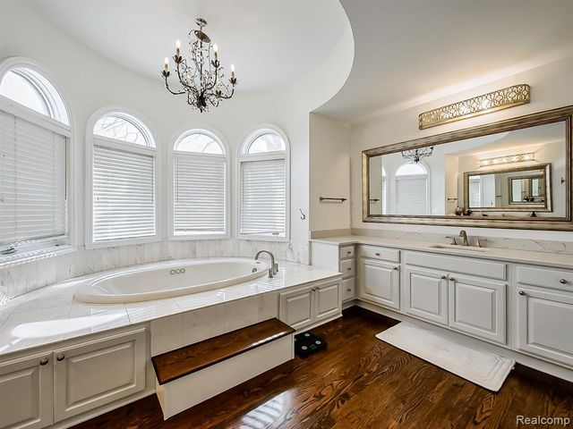 3586 Walnut Brook Drive, Rochester Hills, MI 48309
