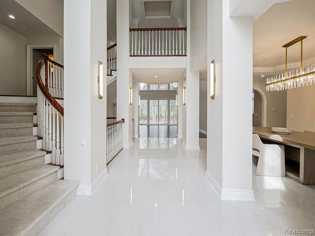 3586 Walnut Brook Drive, Rochester Hills, MI 48309