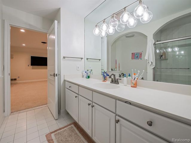 3586 Walnut Brook Drive, Rochester Hills, MI 48309