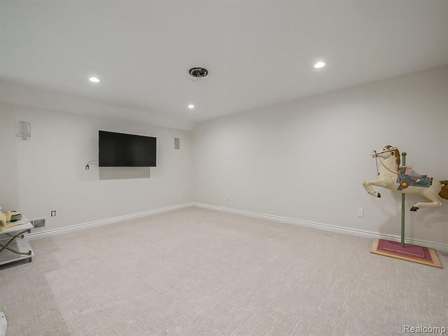 3586 Walnut Brook Drive, Rochester Hills, MI 48309