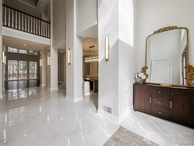 3586 Walnut Brook Drive, Rochester Hills, MI 48309