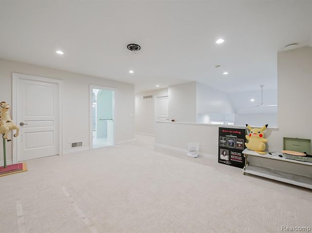 3586 Walnut Brook Drive, Rochester Hills, MI 48309
