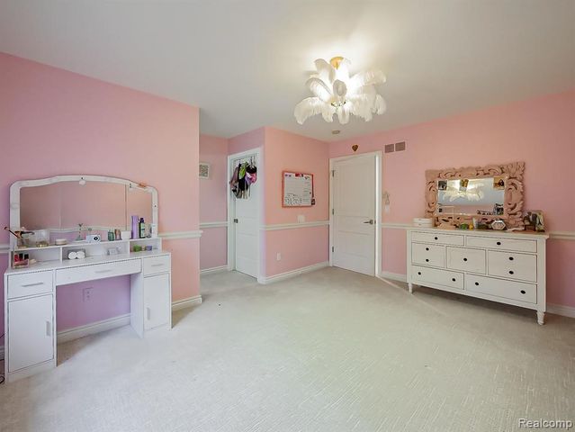 3586 Walnut Brook Drive, Rochester Hills, MI 48309