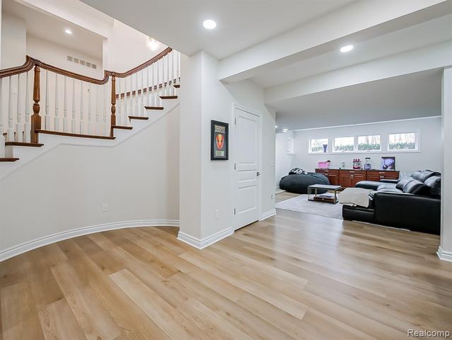 3586 Walnut Brook Drive, Rochester Hills, MI 48309