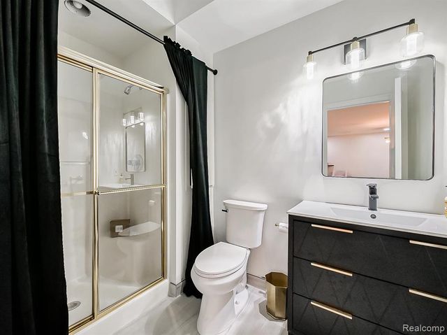 3586 Walnut Brook Drive, Rochester Hills, MI 48309